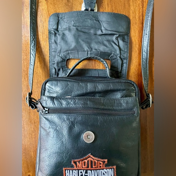 SOLD Vintage Harley Davidson Genuine Leather Bag - Picture 9 of 15